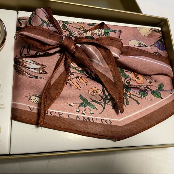 NWOT Vince Camuto scarf set - Picture 3 of 5